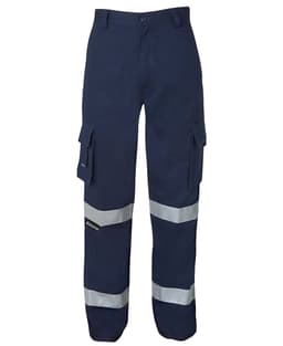 Navy work pants featuring reflective tape, with multiple cargo pockets and a logo. Suitable for workwear.