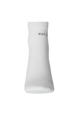 A pair of white organic sneaker socks with a logo on the side, showcasing a simple and classic design.