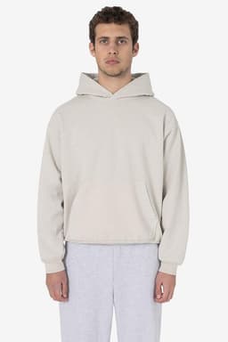 A hooded pullover in a light beige colour, with a relaxed fit and front pocket, featuring a logo.