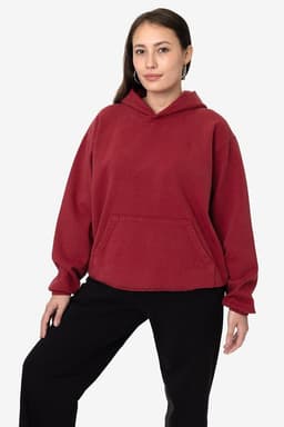 A hooded pullover in burgundy, made from heavy fleece, featuring a front pocket and a relaxed fit.
