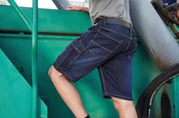 Workwear Stretch Bermuda Jeans in dark blue denim, featuring multiple pockets and a close-up view of the side.