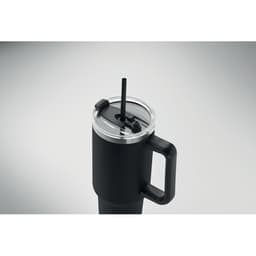 A drink bottle in matte black with a transparent lid and a straw, featuring a handle for easy carrying.