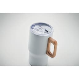 A drink bottle in white with a wooden handle and a clear lid, featuring a logo on the side.