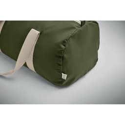 A green duffel bag with beige straps and a small logo on the side.