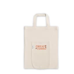 A foldable bag in cream cotton with a front pocket and a logo. Made from cotton, recycled cotton, and polyester.