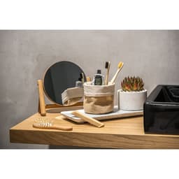 Delany – Toothbrush with bamboo body and nylon bristles