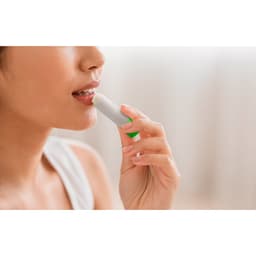 Jolie Vegan – Vegan lip balm, in recycled ABS (100% rABS) and PP, with vanilla flavouring