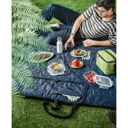 Grady – Foldable picnic blanket in rPET and PEVA