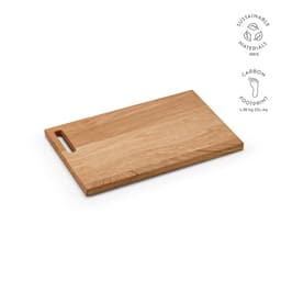 A wooden chopping board in oak with a built-in handle, featuring a rectangular shape and natural grain.