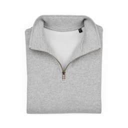 A grey 1/4 zip sweatshirt made of organic cotton and rPET, featuring a zipper and a collar.
