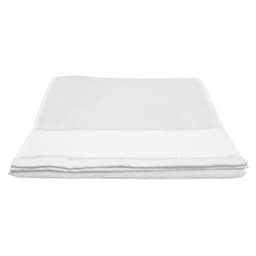 A white workout towel featuring a stitched edge and a small logo. Ideal for gym or outdoor activities.