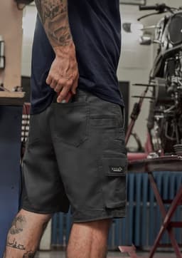 Men's rugged shorts in dark grey with utility pockets, featuring a logo on the side and a fitted design.