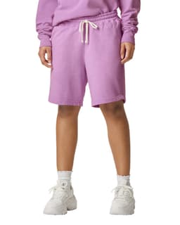 Lightweight sweatshorts in a vibrant lilac colour, featuring an elastic waistband and drawstring.