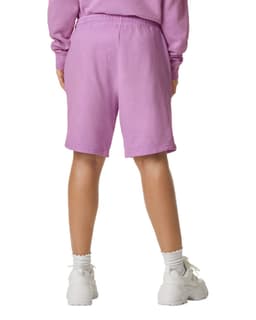 Lightweight sweatshorts in a soft lavender colour, featuring an elastic waistband and a logo.