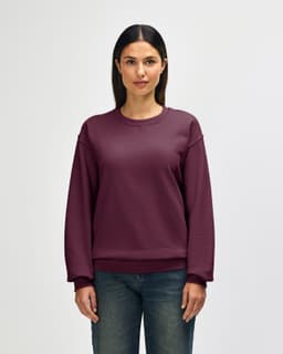 A burgundy Gildan Heavy Blend adult crewneck sweatshirt featuring a simple design and a logo.