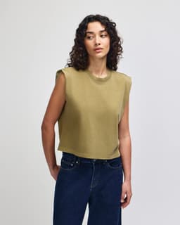 A muscled women's t-shirt in olive green, featuring a loose fit and wide armholes, with a branded logo.