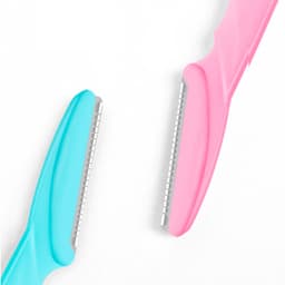 Two eyebrow razors, one in blue and one in pink, featuring stainless steel blades and plastic handles.