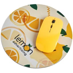 A round mouse pad in beige with lemon graphics and a yellow computer mouse on top. Features a logo.