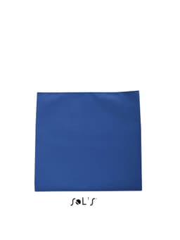 A blue microfiber sports towel with an elastic strap, measuring 50cm x 100cm. It features a logo.