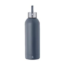 A drink bottle in dark grey with a metal cap and a handle, featuring a logo. Designed as an insulated thermos.