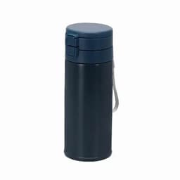 A drink bottle in dark blue with a lid and a carrying strap, featuring a logo.