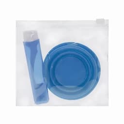 A drink bottle and two blue plates packaged in a transparent pouch. The bottle features a logo.