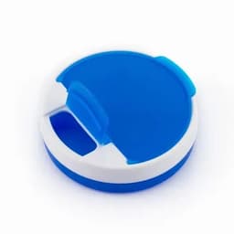A drink bottle lid in blue and white featuring a flip opening and a smooth design.