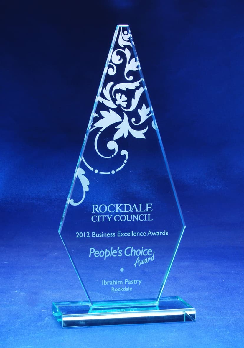 bgt2_1_glass-trophy-glass-trophies