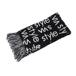 Acrylic scarf in black and white with a fringed edge and a pattern featuring the word "style."