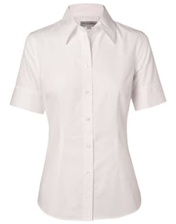 A short-sleeved women's button-up shirt in white with a self-stripe pattern and a collar. Features a logo on the label.