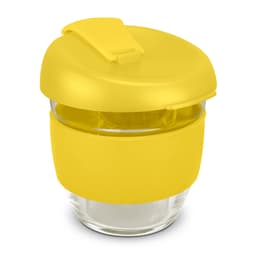 A drink bottle made of borosilicate glass, featuring a bright yellow silicone sleeve and lid.