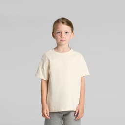 A kids' classic tee in a light beige colour, featuring a simple design and short sleeves.