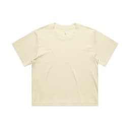 A cropped tee in a light beige colour with a loose fit and a round neckline, featuring a logo.