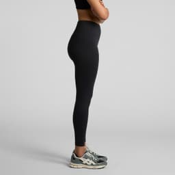 Active seamless leggings in black, displayed on a model from the side, paired with sporty shoes.