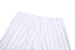 Cropped pants in white with vertical stripes and two back pockets, featuring a logo on the waistband.