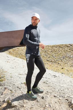 Mens sports tights in black, featured on a man outdoors, paired with a long-sleeve top and cap.