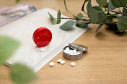 Tin with mints