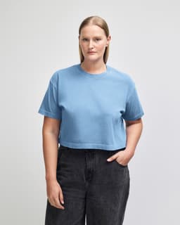 A blue crop boxy T-shirt made of heavyweight cotton, featuring a relaxed fit and a logo.