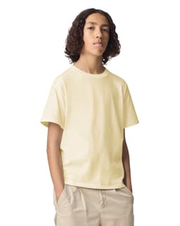 A youth T-shirt in a light yellow colour, featuring a classic crew neck and short sleeves, with a brand logo.