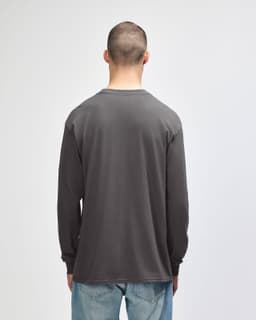 A grey long sleeve t-shirt from Gildan, featuring a simple design and a standard fit.