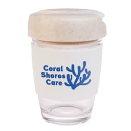 A reusable coffee cup in clear with a white silicone band and a natural-colored lid, featuring a logo.