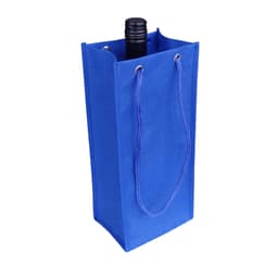 A drink bottle bag in blue non-woven material with a rope handle, featuring a drink bottle inside.