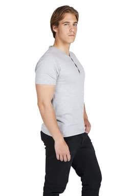A grey men's Hanley T-shirt displayed on a model, featuring a fitted design and a logo.